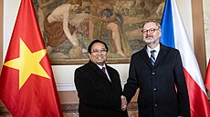 Premiér Petr Fiala z ODS (vpravo) se setkal se svým vietnamským prot�j�kem Pham...