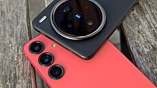 Samsung Galaxy S25+ a Vivo X200