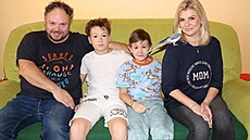 Martin Sobotka s manelkou Barborou a syny Floriánem a Filipem svj byt milují.