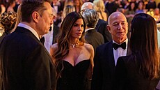 Elon Musk, Lauren Sánchezová a Jeff Bezos na galave�e�i p�ed inaugurací Donalda...