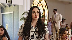 Kat Denningsová v seriálu Dollface (2019)