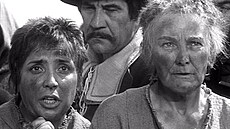 Miriam Kantorková a Ji�ina �t�pni�ková ve filmu Kladivo na �arod�jnice (1969)