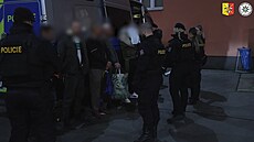 Policisté v pátek veer zadreli pi rozsáhlých akcích v Praze nkolik lidí a...