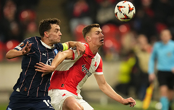 Colin Rösler (vlevo) z Malmö a Daniel Fila ze Slavie .