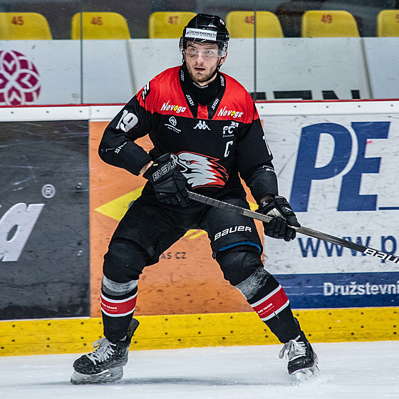 Kapitán znojemských hokejist� Ale� Sova. Zku�ený obránce se k hokeji vrátil po...