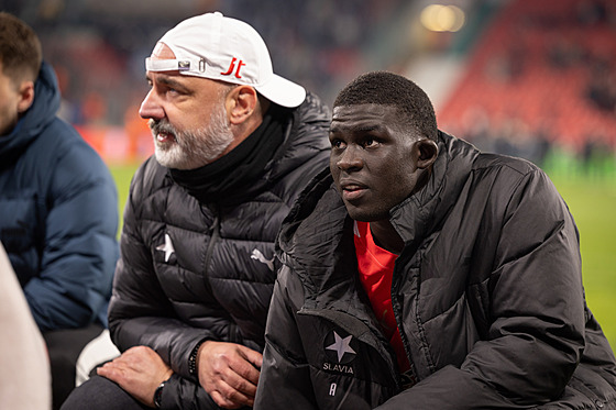 Slávistický trenér Jindich Trpiovský a obránce El Hadji Malick Diouf, o...