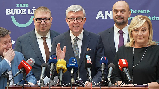 Politici ANO na tiskové konferenci stínové vlády ve Sn�movn� (30. ledna 2025)