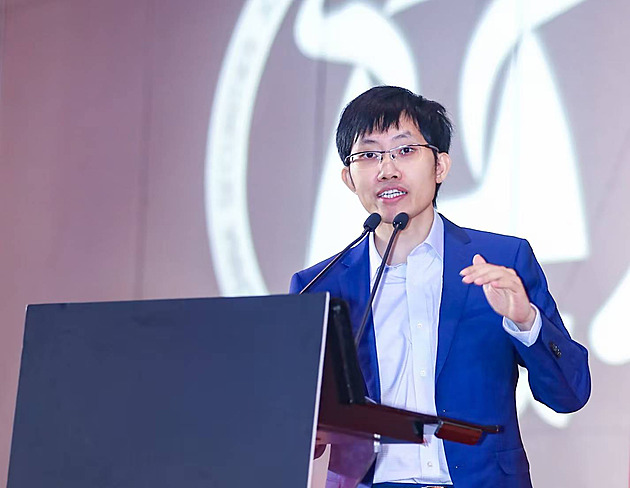 Kdo je Liang Wen-feng. Zakladatel DeepSeek se vyšvihl mezi technologickou elitu