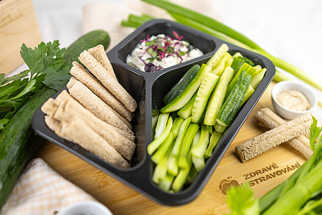 Cottage s bylinkami zelenina tyinky