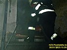 K po��ru v podkrov� b�val� n�dra�n� budovy v Ple�nic�ch na Plze�sku vyjelo p�t...