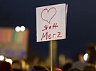 Lidé protestují v N�mecku p�ed sídlem K�es�anskodemokratické unie (CDU). (30....