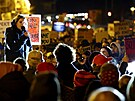 Lidé protestují v N�mecku p�ed sídlem K�es�anskodemokratické unie (CDU). (30....