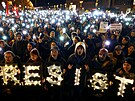 Lidé protestují v N�mecku p�ed sídlem K�es�anskodemokratické unie (CDU). (30....