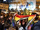 Lidé protestují v N�mecku p�ed sídlem K�es�anskodemokratické unie (CDU). (30....