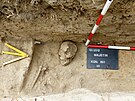 Pohled na kostru voj�ka po jej�m nalezen� na n�vsi v Majet�n� na Olomoucku.