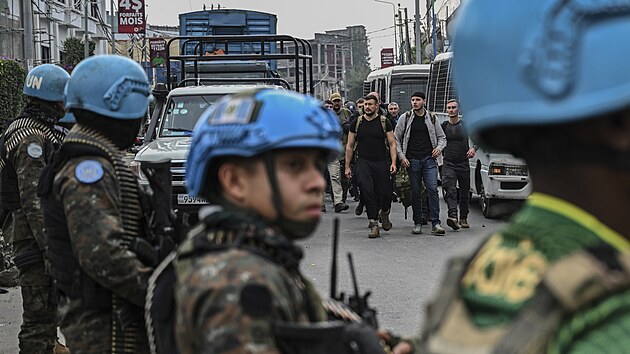 Goma. Rumun�t� �old�ci pod dohledem rebel� z milice M23 opou�t�j� �zem� Demokratick� republiky Kongo. (29. ledna 2025)