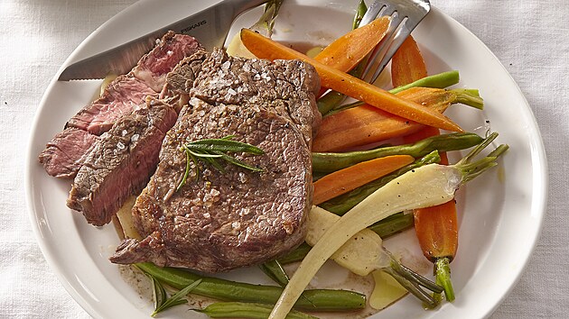 Hovzí steak s esnekovým dipem