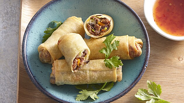 Jarní závitky s trhaným hovzím masem