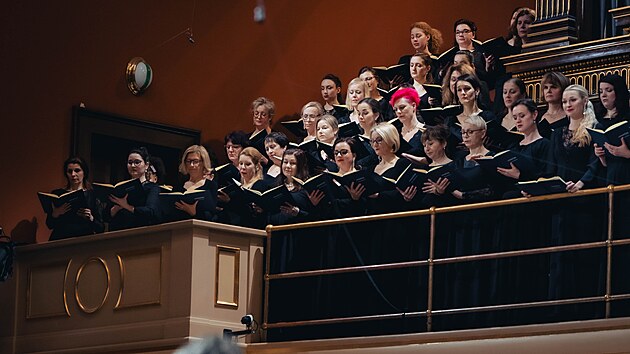 Na koncert� s �eskou filharmoni� spolu��inkoval i Pra�sk� filharmonick� sbor