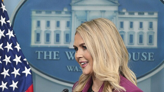 Karoline Leavittov� na pravideln�m denn�m br�finku v B�l�m dom� (28. ledna 2025)