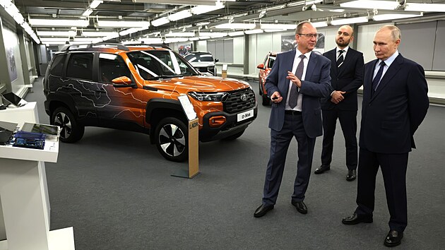 Nekvalitní Lady a čínské Moskviče. Ruským automobilkám se nedaří