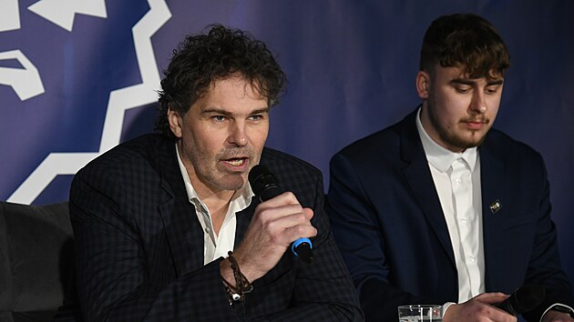 Jarom�r J�gr na tiskov� konferenci k prodeji Kladna.