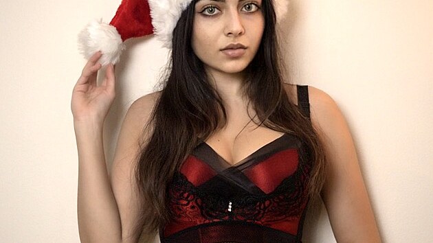 Modelka Zara Dar u�� matematiku na Pornhubu.