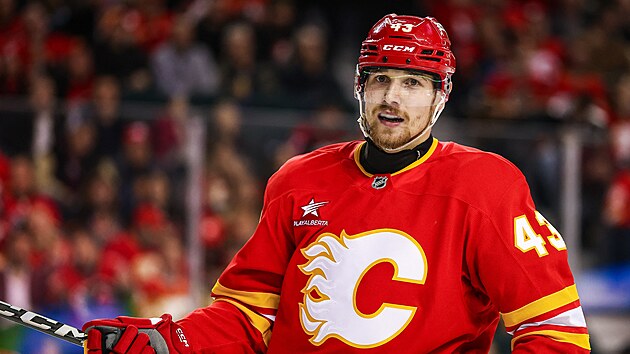 Adam Klapka v dresu Calgary Flames