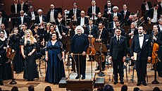 Na koncert� s �eskou filharmonií a dirigentem sirem Simonem Rattleem...