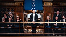 V Janá�kov� Glagolské m�i vystoupil s s �eskou filharmonií a dirigentem sirem...