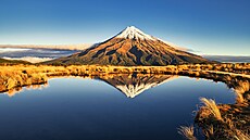 Novozélandský stratovulkán Mount Taranaki, novým názvem Taranaki Maunga.