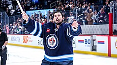 Hvzdný americký gólman Connor Hellebuyck táhne v NHL Winnipeg.