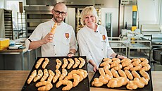 Chlebový someliér Stanislav Janí�ek spolu s chlebovou komisa�kou Hanou...