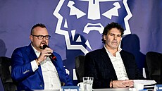 Tomá Drastil a Jaromír Jágr na tiskové konferenci k prodeji Kladna.