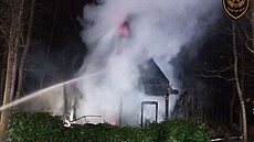 P�i po�áru chaty ve Zlín�-Pr�tném zem�eli dva lidé. (leden 2025)