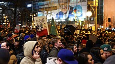 Lidé protestují v Nmecku ped sídlem Kesanskodemokratické unie (CDU). (30....