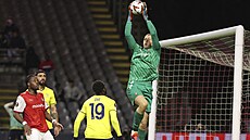 eský gólman Luká Horníek z Bragy zasahuje v zápase Evropské ligy proti Laziu...