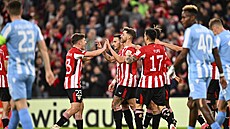 Fotbalisté Bilbaa slaví dal�í gól v utkání s Plzní.