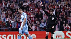 Plze�ský úto�ník Daniel Va�ulín vidí �ervenou utkání v utkání s Bilbaem.