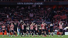 Fotbalisté Bilbaa slaví výhru nad Plzní.