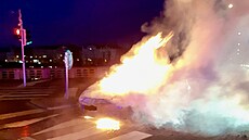 Na Jiráskov� nám�stí vzplálo auto. (30. ledna 2025)