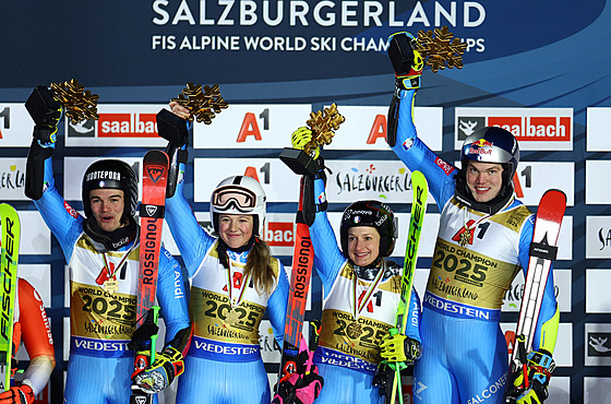 Italský tým ve slo�ení Giorgia Collombová, Filippo Della Vite, Lara della...