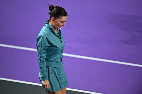 KON�ÍM. Simona Halepová na turnaji v Klu�i oznámila konec kariéry.