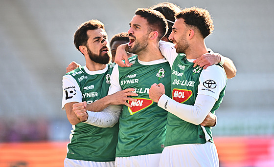 Jablone�tí fotbalisté slaví gól proti Slovácku.