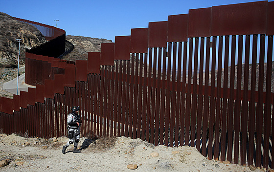 Mexi�tí vojáci vyslaní na hranici se Spojenými státy v rámci dohody o...