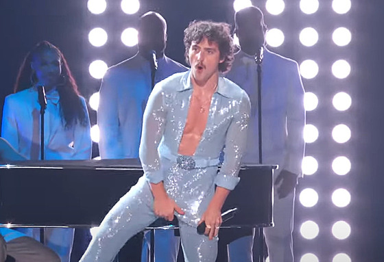 Benson Boone na cenách Grammy v Los Angeles (2. února 2025)