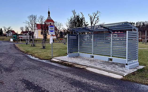 Stebno na Lounsku. Nová autobusová zastávka se místním nelíbí, protoe...