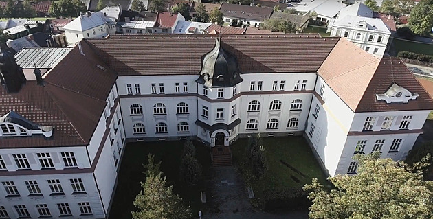 Soud zpřísnil trest za sexuální útoky na žačky, učitel z Libanonu půjde za mříže