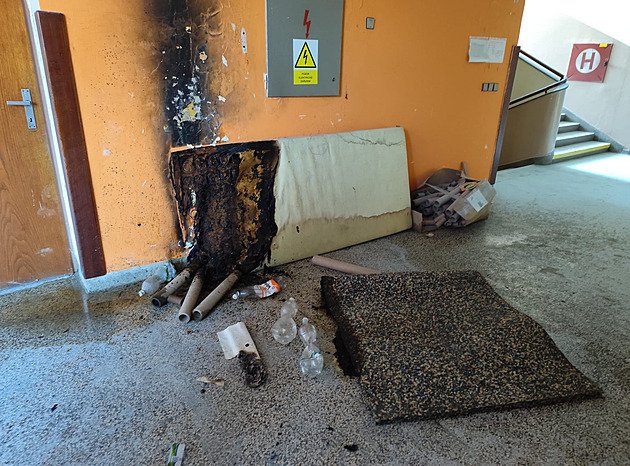 Policie �e�í p�ípad vloupání do budovy staré �koly v obci Bohuslavice u Zlína....