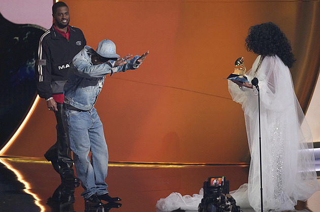 Na Grammy triumfoval raper Kendrick Lamar, má pět cen. Album roku vydala Beyoncé